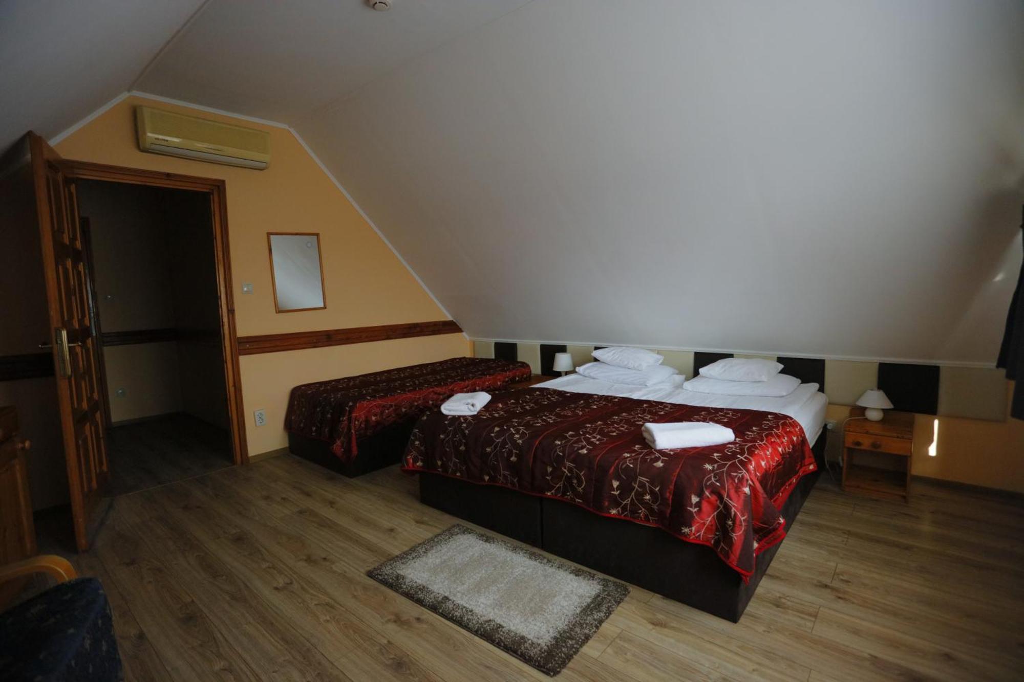 Hotel Szent Istvan Еґер Екстер'єр фото