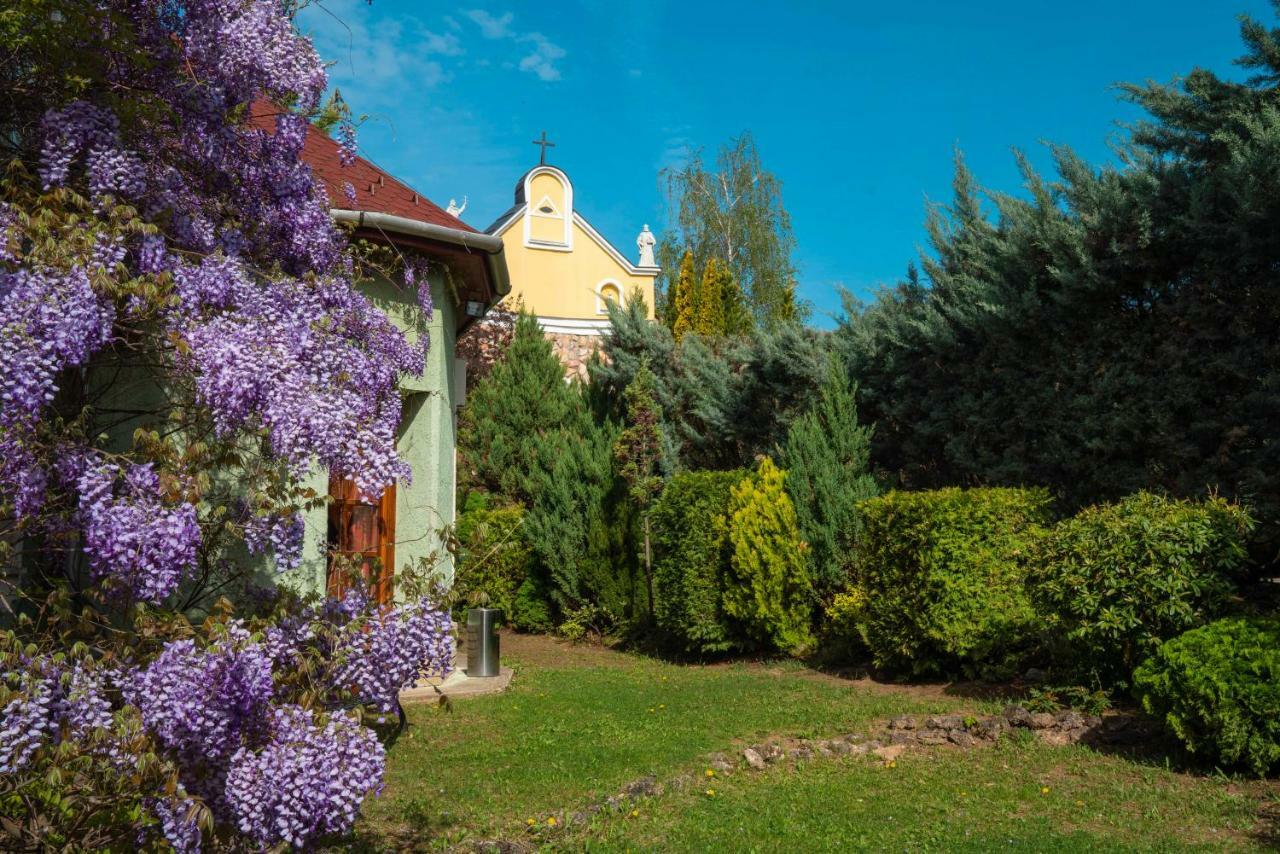 Hotel Szent Istvan Еґер Екстер'єр фото