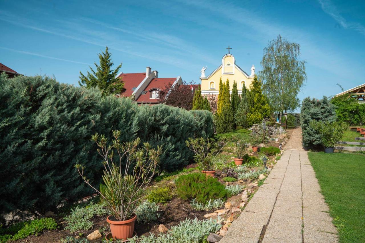 Hotel Szent Istvan Еґер Екстер'єр фото